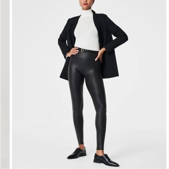 EXCELLENT CONDITION WOMEN’S MEDIUM SPANX BLACK FAUX LEATHER HI-WAISTED LEGGINGS - Picture 1 of 10